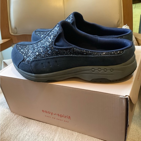 New in the box 10 WW Gorgeous Blue Sparkle Easy Spirits Mules, Clogs Easy Spirit - Picture 4 of 8